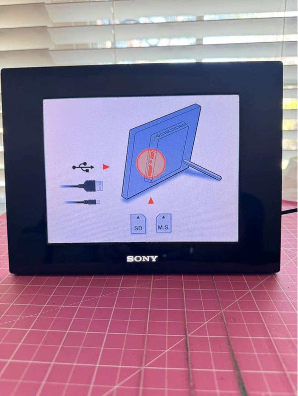 Sony S-Frame Digital Photo frame - Picture 2 of 5